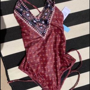 Maroon on piece from Cupshe size M, never worn, new with tags
